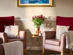 Cosy living room with armchairs and flowers
