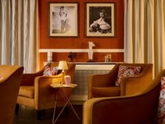 Cosy vintage lounge with orange armchairs and décor